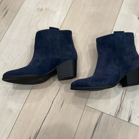 Woman’s Clizia Blue Pull-on Suede Pull-on Boots, size 38 (7.5) - Picture 3 of 7